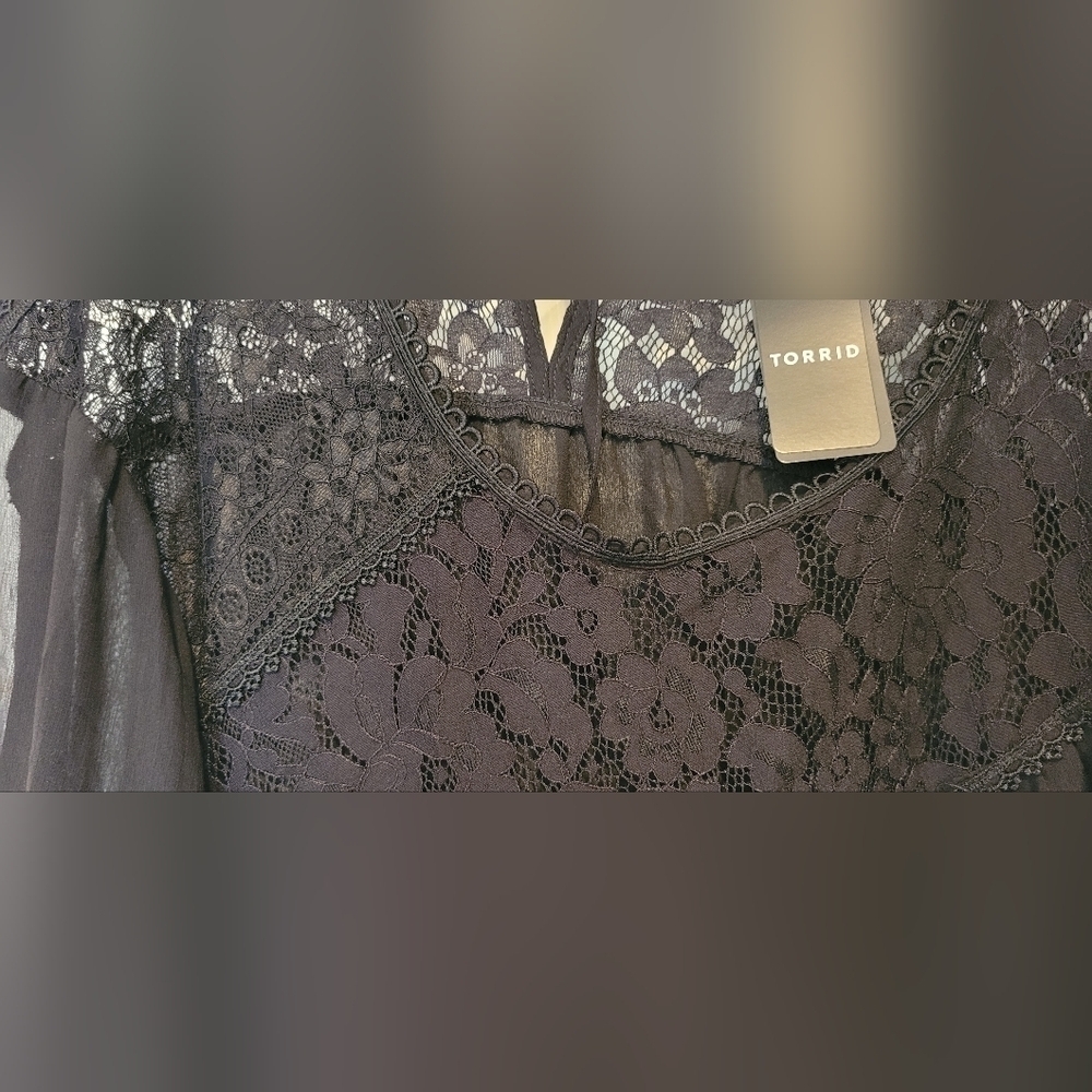 Torrid NWT $60 Womens Crinkle Chiffon Lace Trim Sheer Top Deep Black Size 6x 30 - Picture 5 of 11